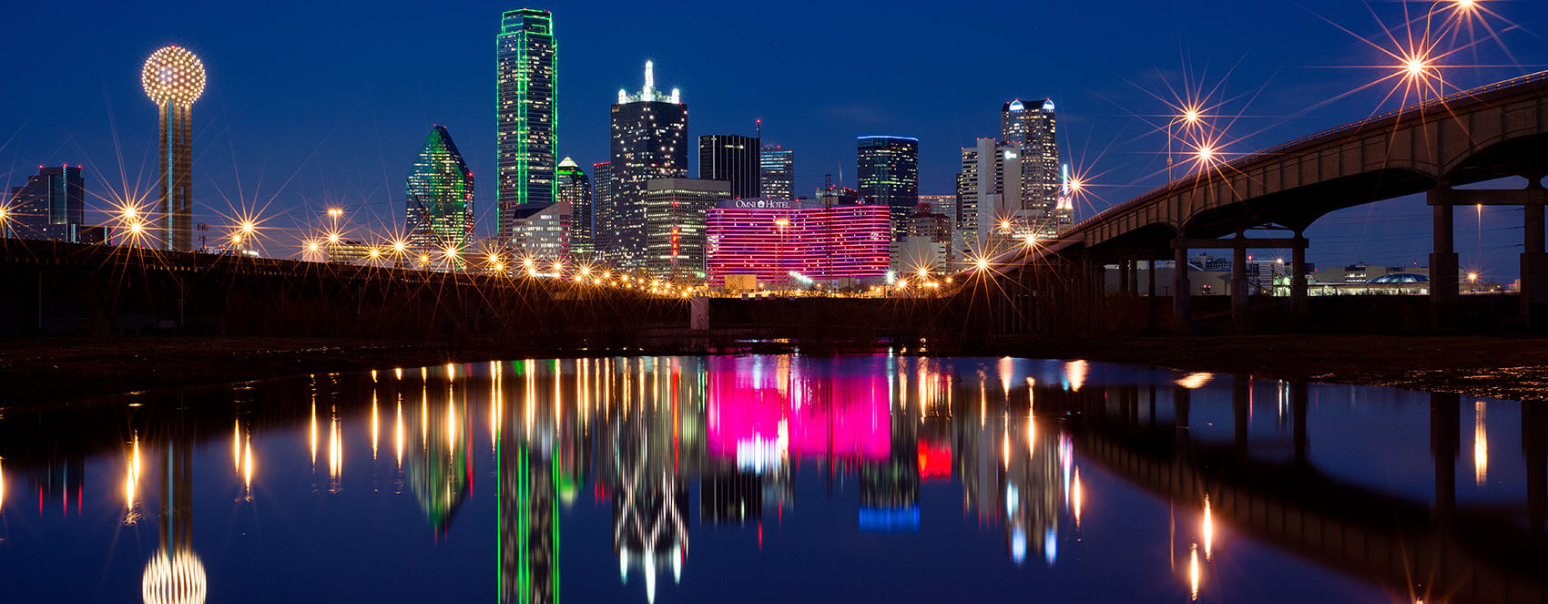 omni-dallas-hotel-skyline-at-night